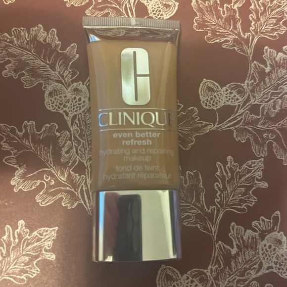 Clinique Even Better MF/WN 68 Brulee Hydrating/Repairing Foundation No box - Picture 2 of 3